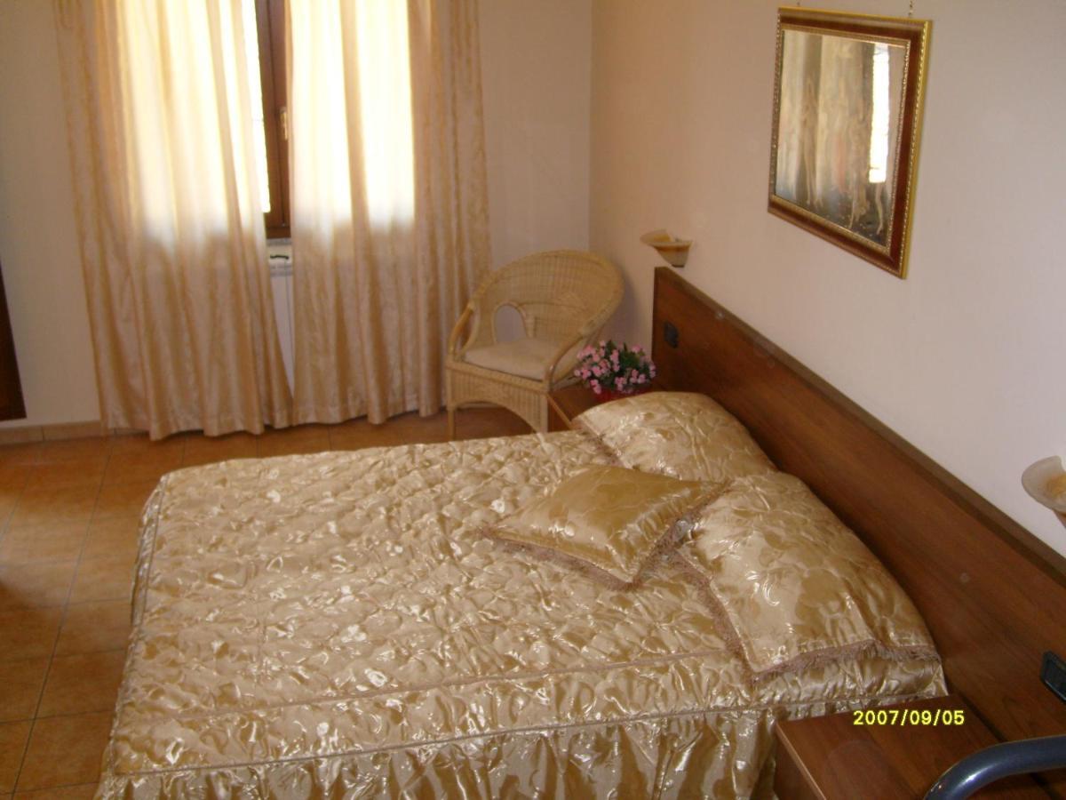 Hotel Ristorante Degli Amici Mongiana Екстер'єр фото